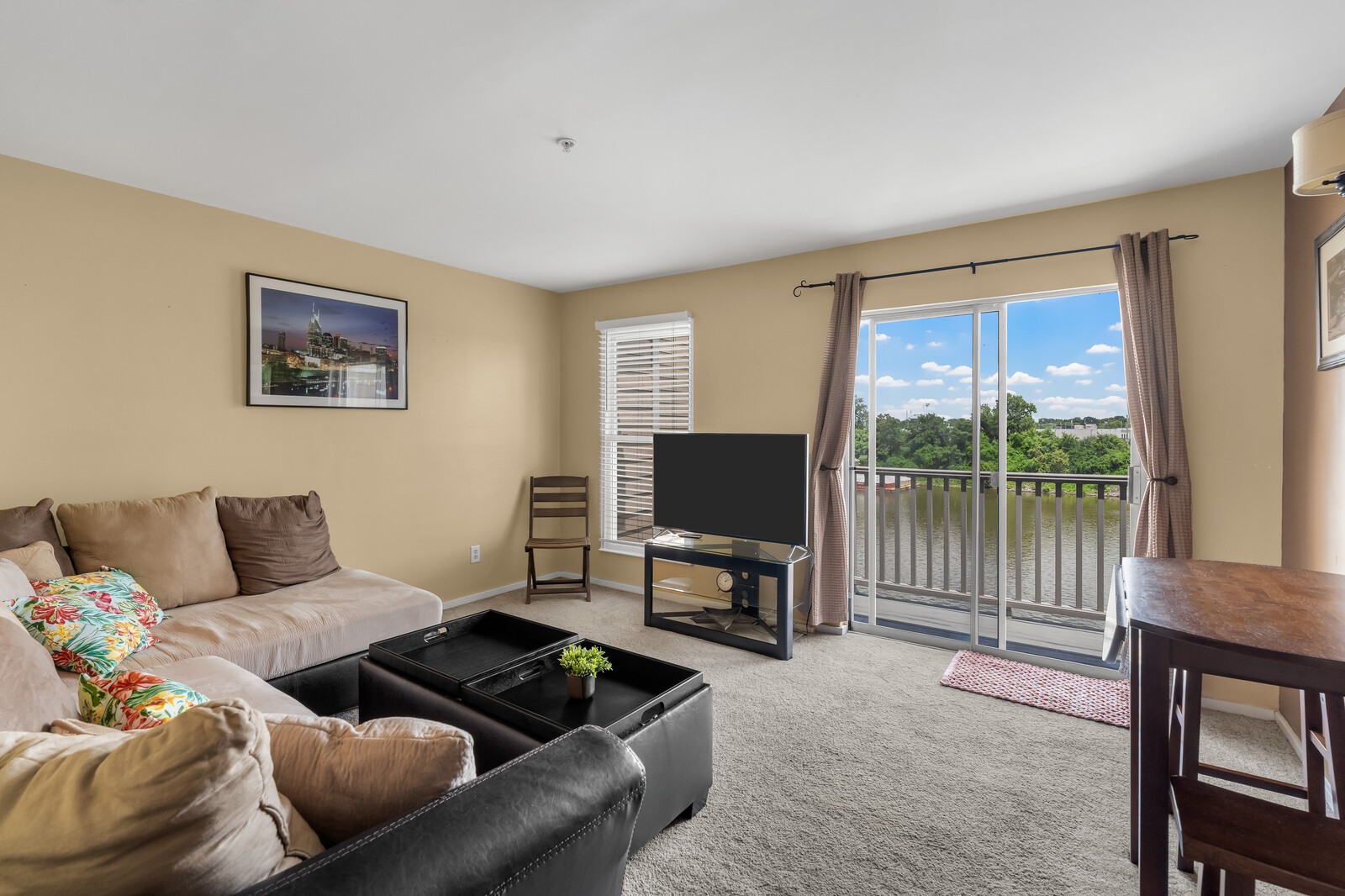 858 1st Ave, N Unit: 858