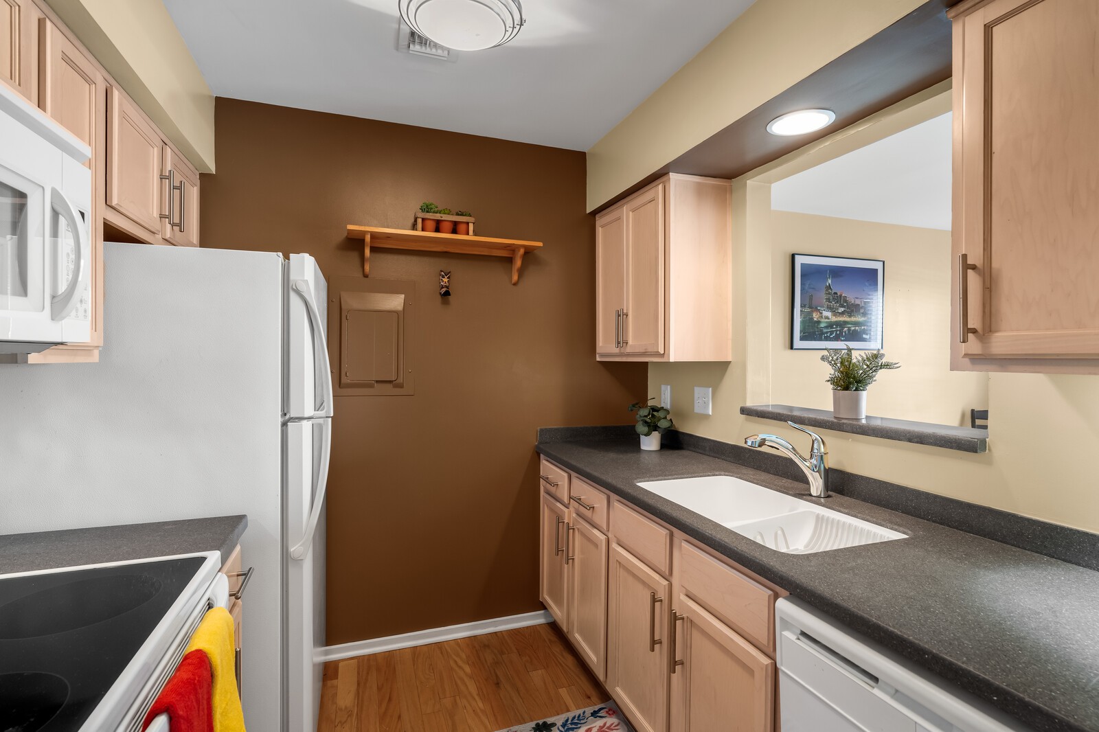 858 1st Ave, N Unit: 858