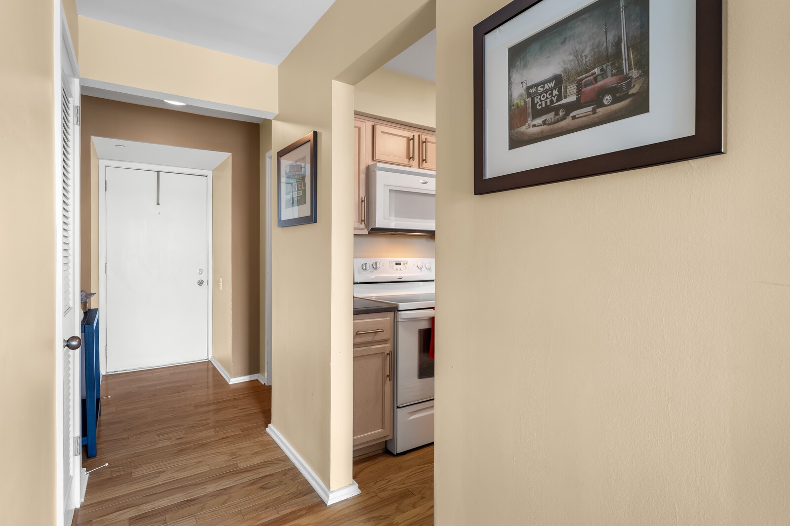 858 1st Ave, N Unit: 858