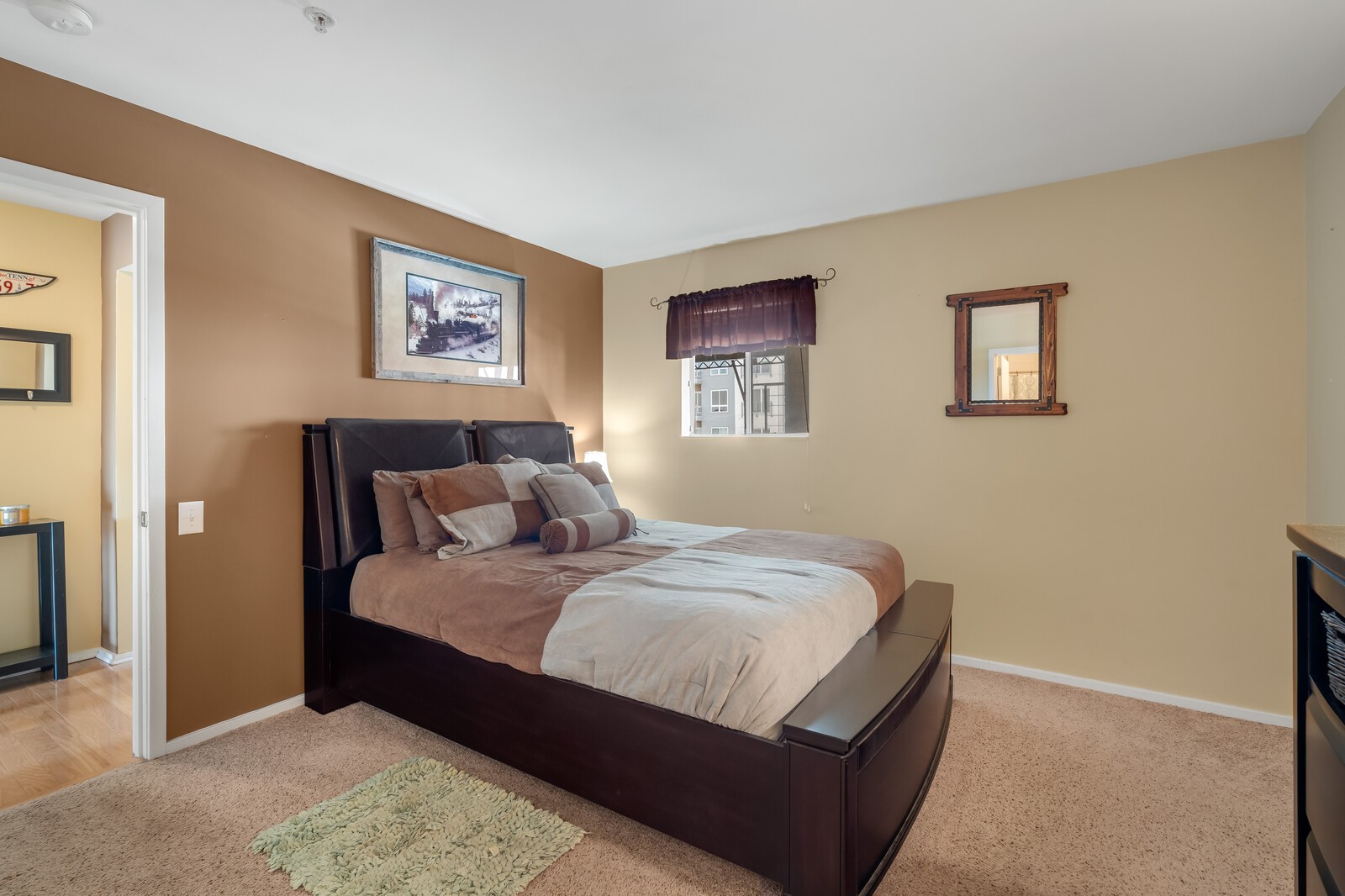 858 1st Ave, N Unit: 858