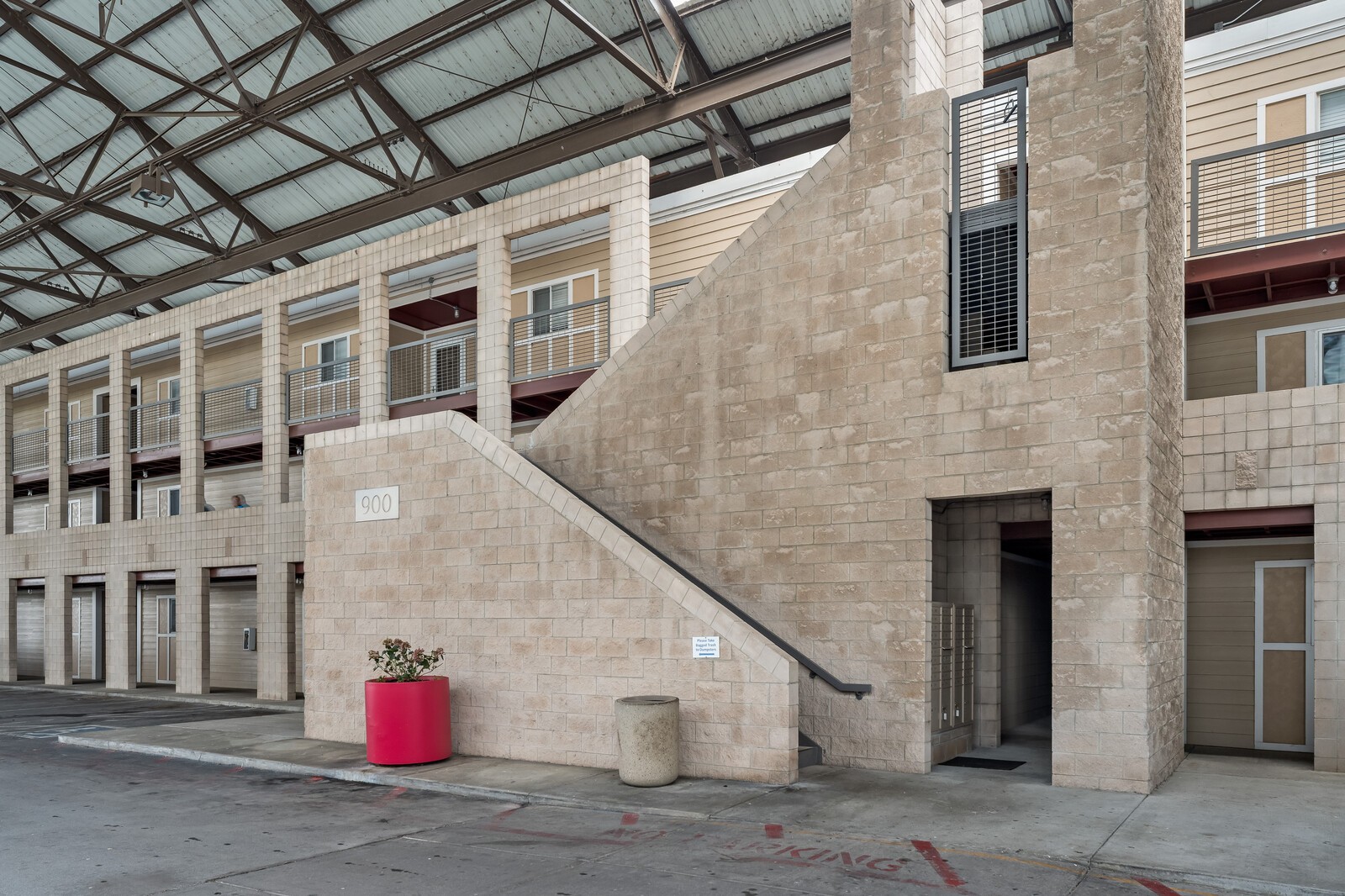858 1st Ave, N Unit: 858