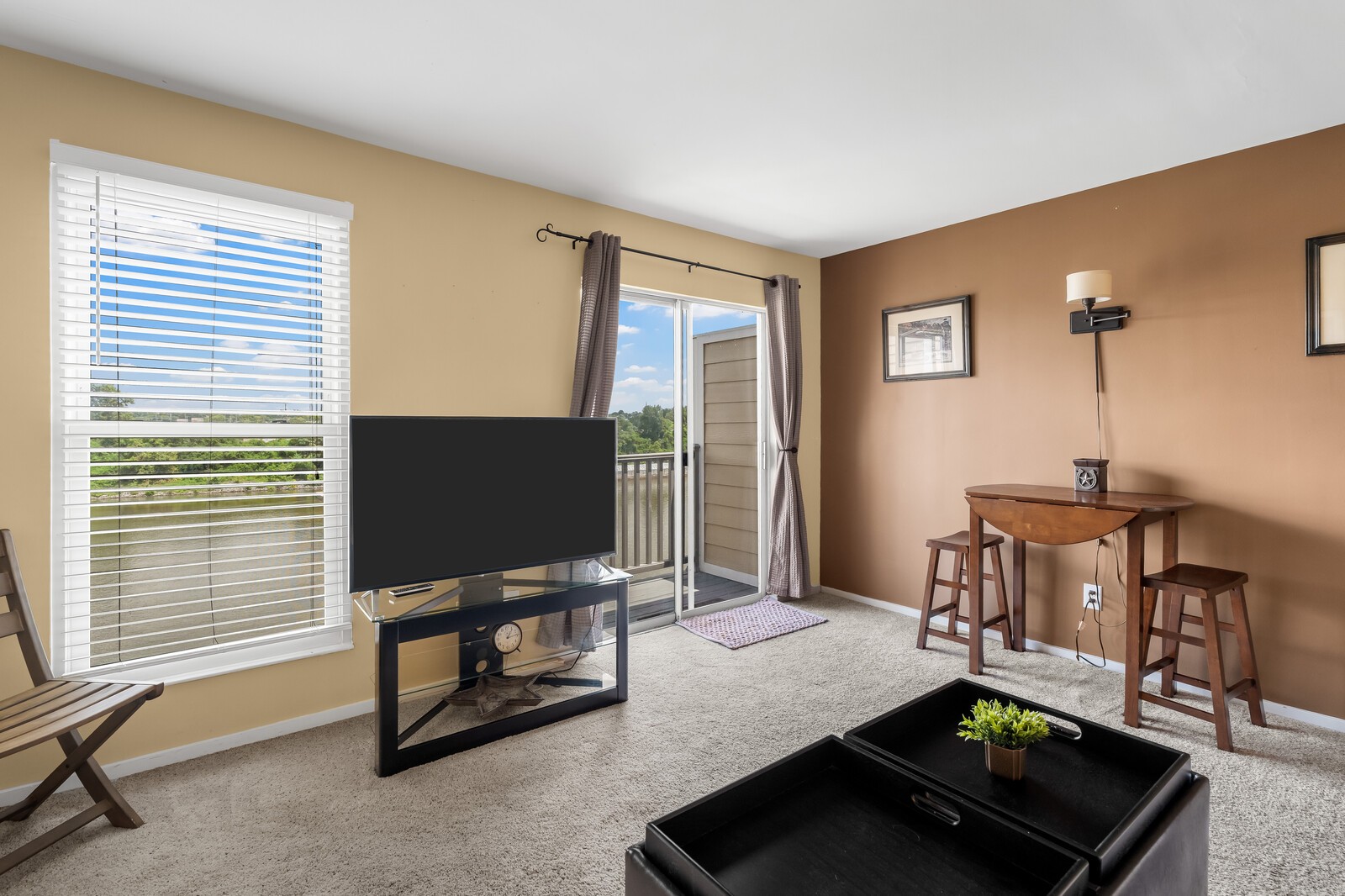 858 1st Ave, N Unit: 858
