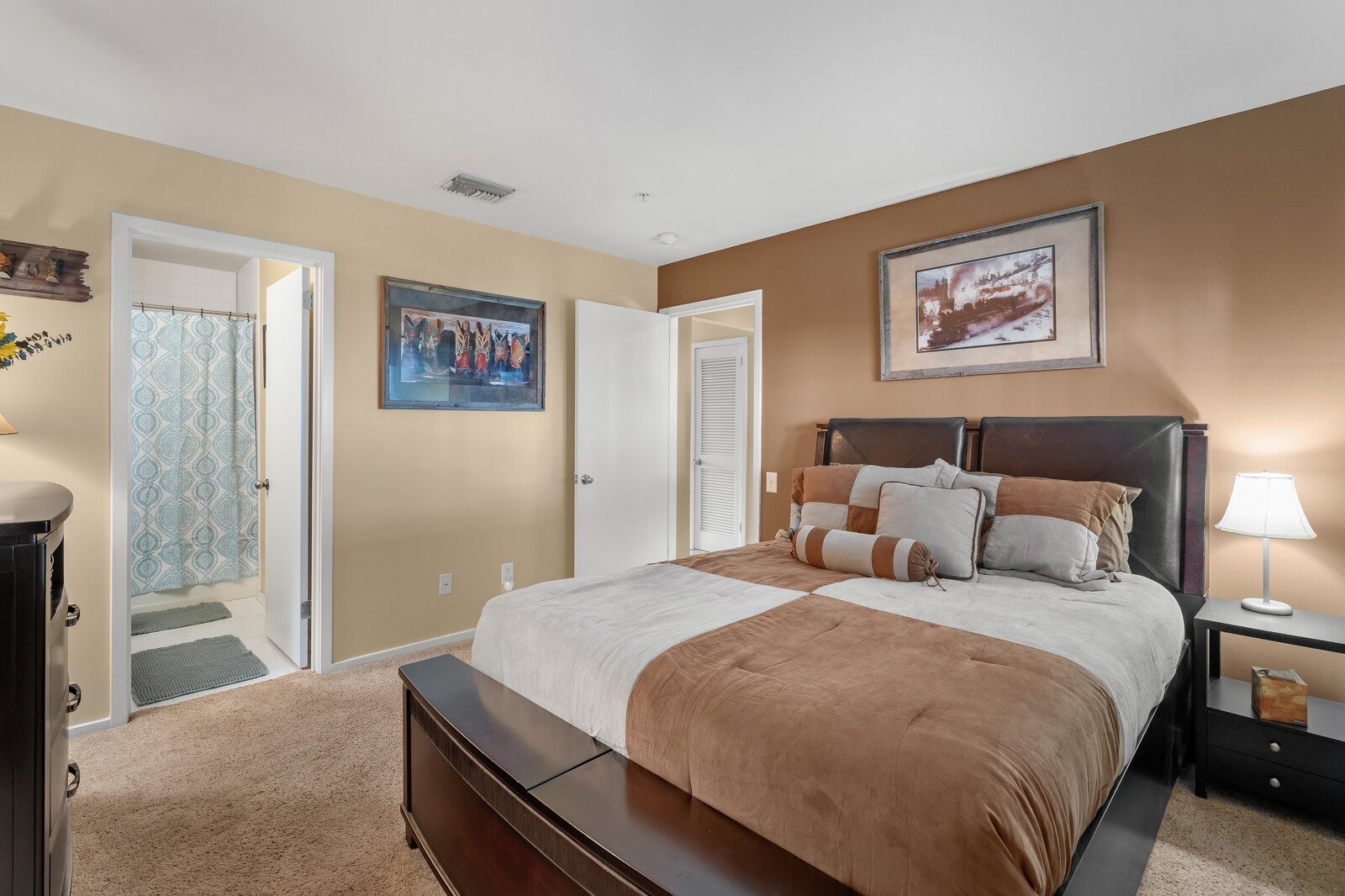 858 1st Ave, N Unit: 858