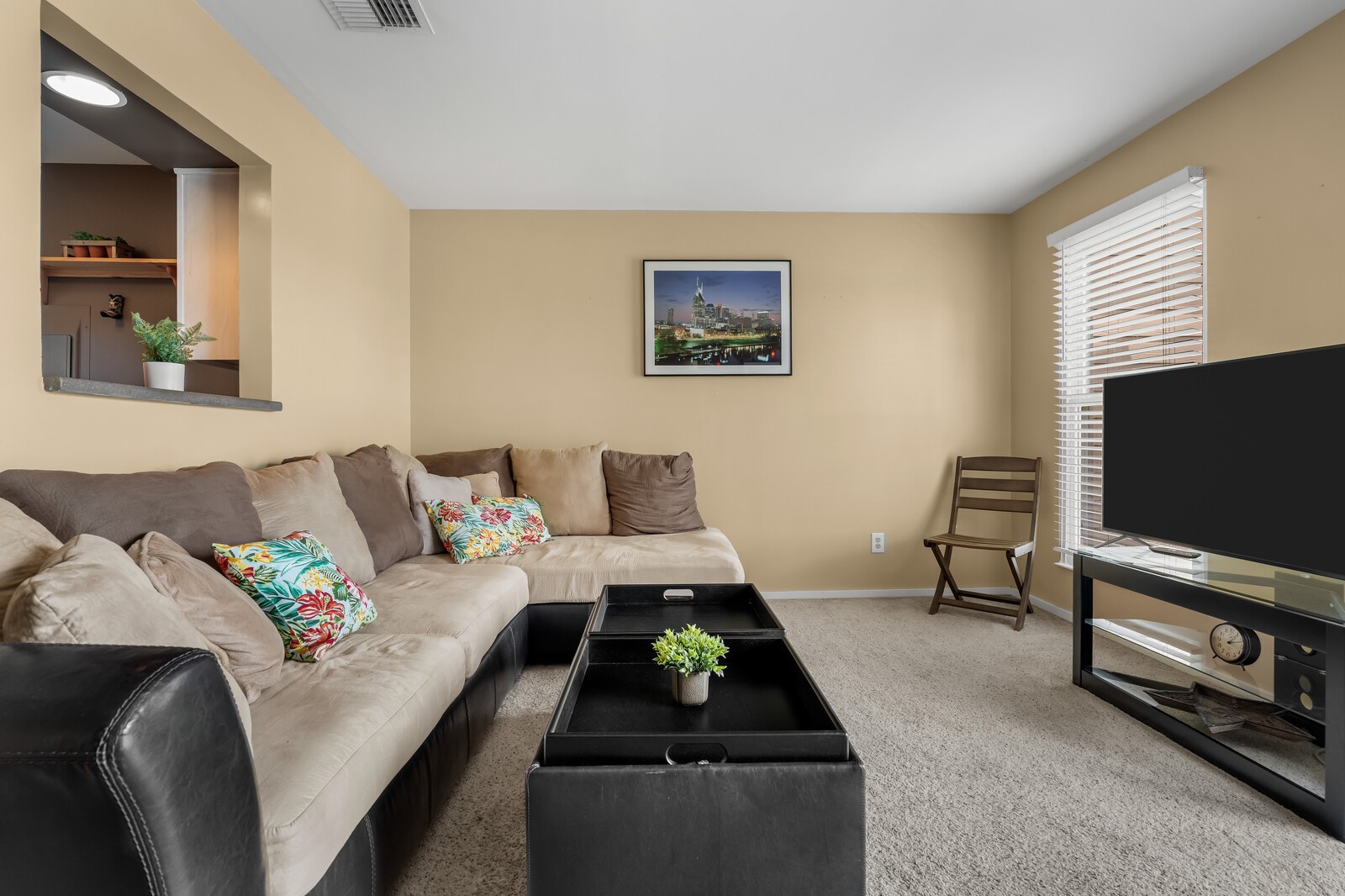 858 1st Ave, N Unit: 858