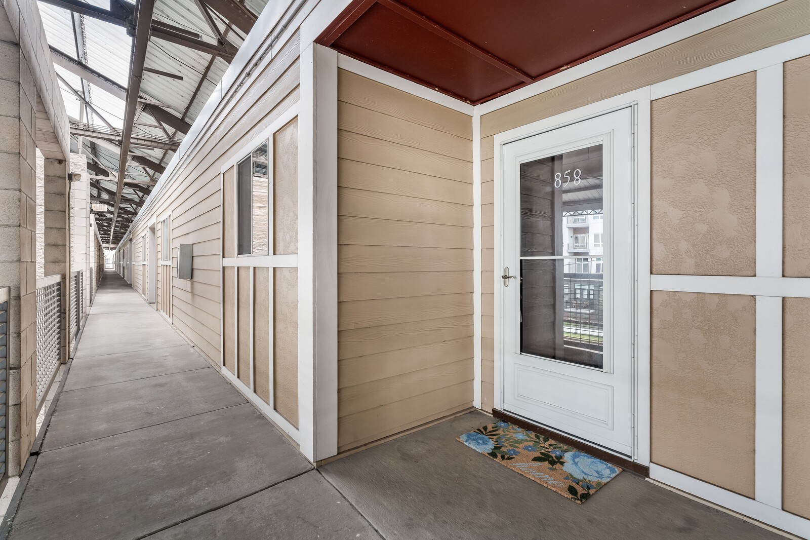 858 1st Ave, N Unit: 858