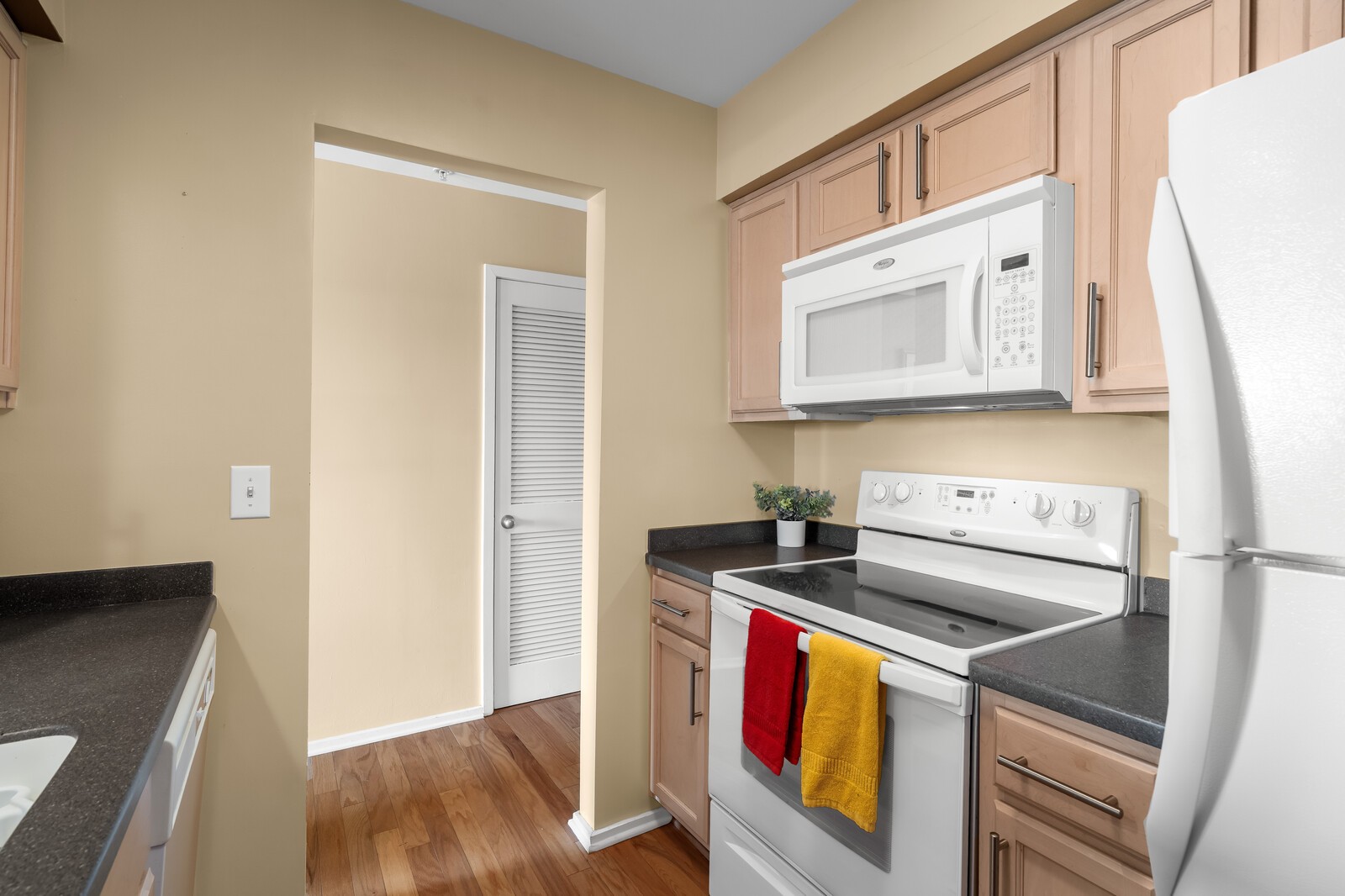 858 1st Ave, N Unit: 858