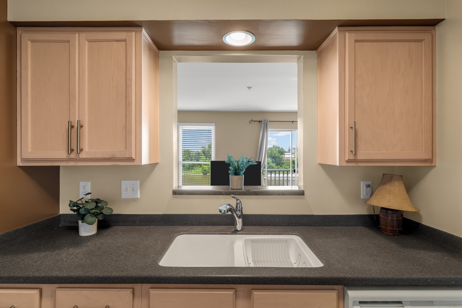 858 1st Ave, N Unit: 858