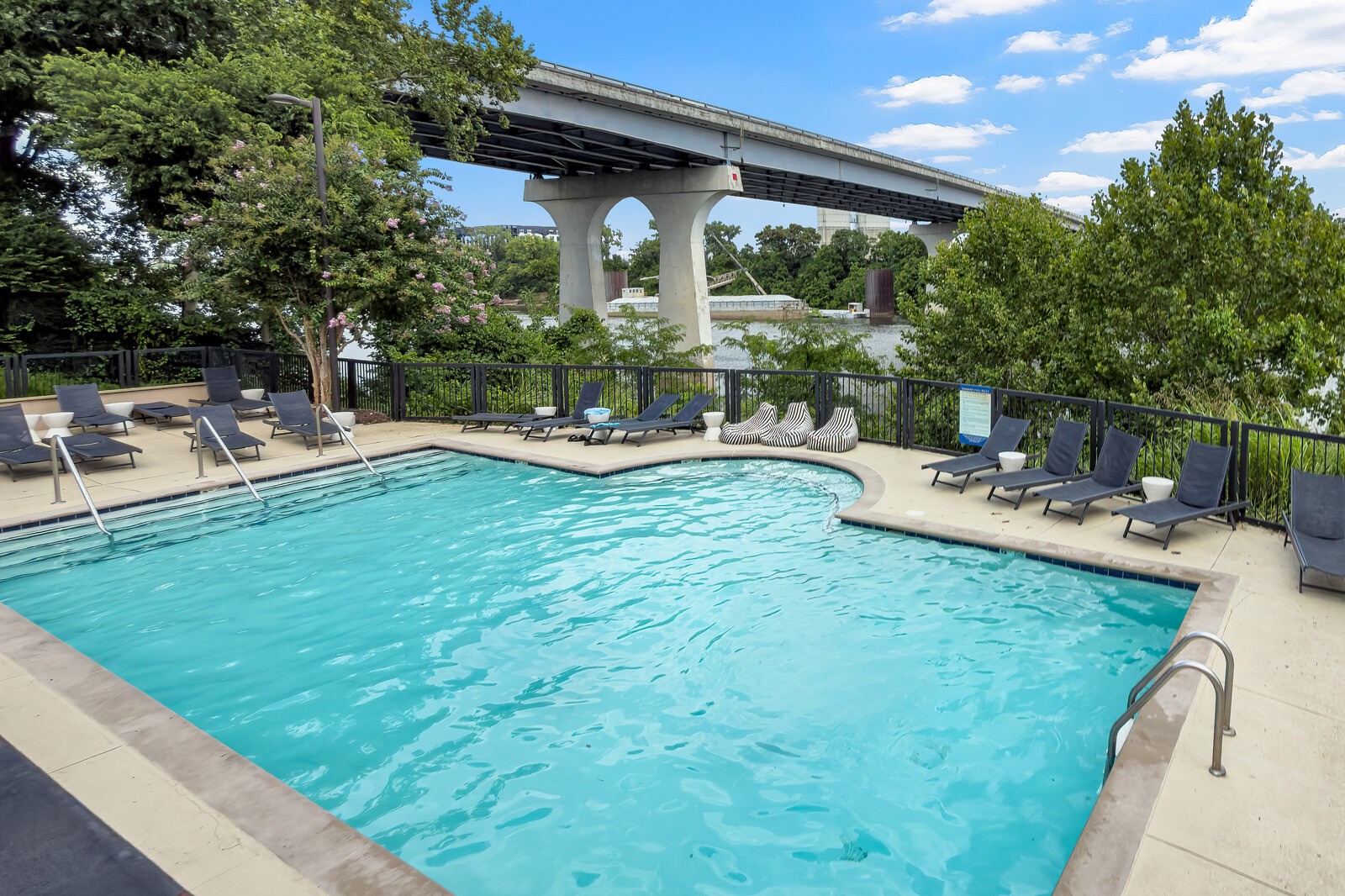 858 1st Ave, N Unit: 858