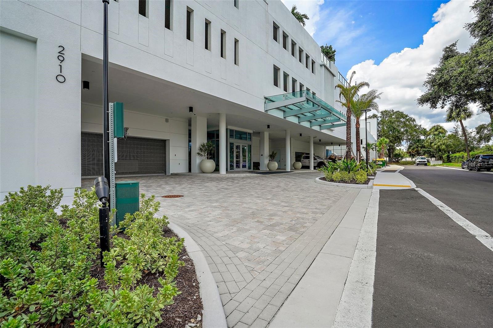 2910 W BARCELONA ST #1001