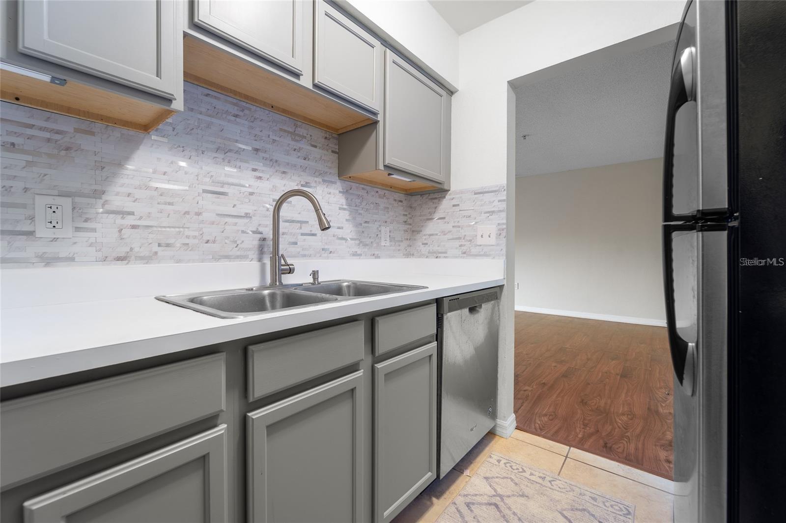 406 W AZEELE ST #307