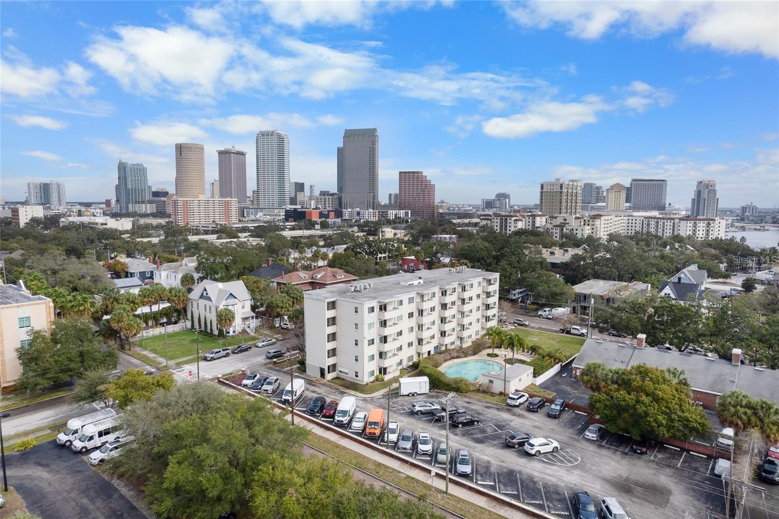 406 W AZEELE ST #307