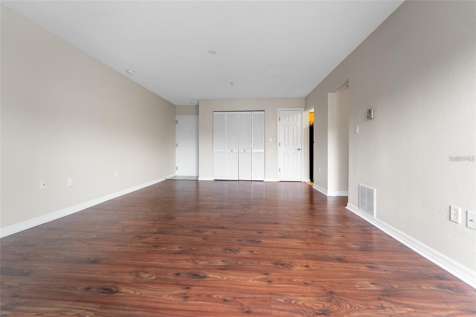 406 W AZEELE ST #307