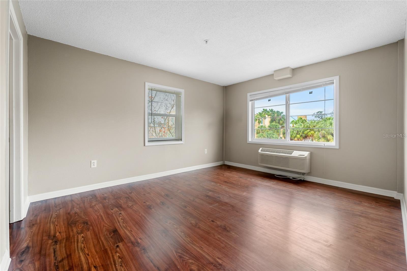 406 W AZEELE ST #307