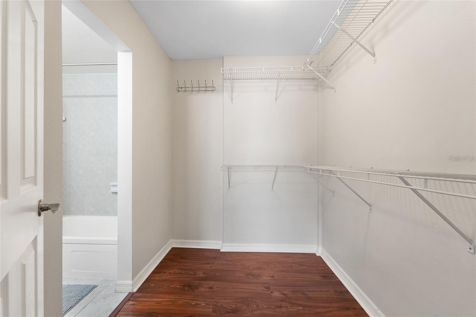 406 W AZEELE ST #307