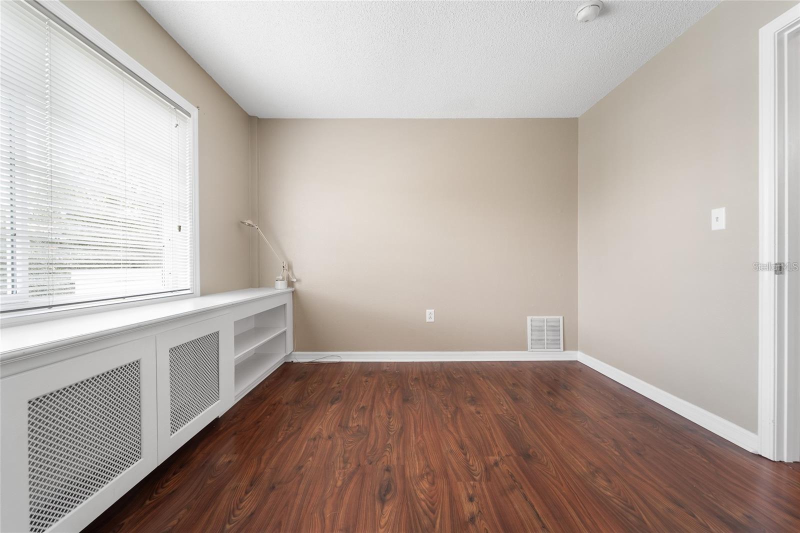 406 W AZEELE ST #307