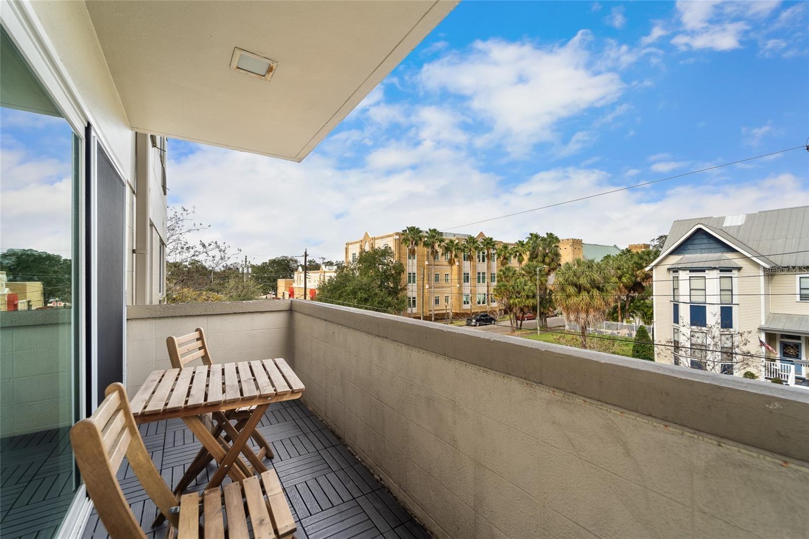 406 W AZEELE ST #307