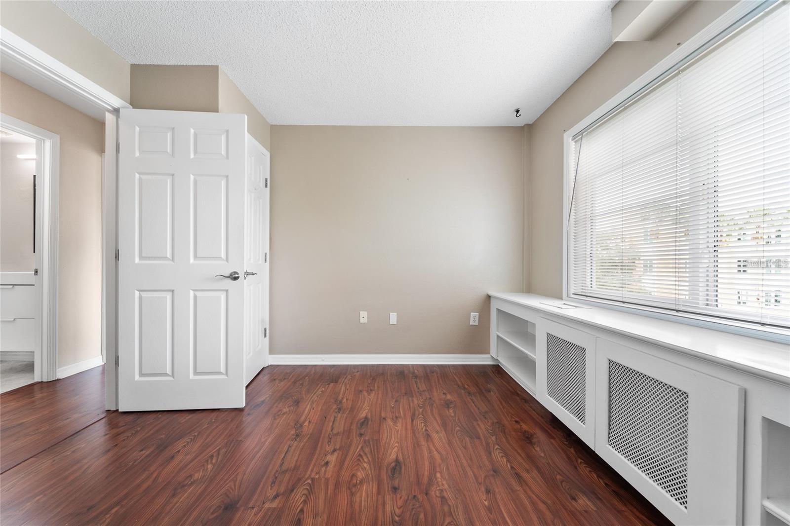 406 W AZEELE ST #307