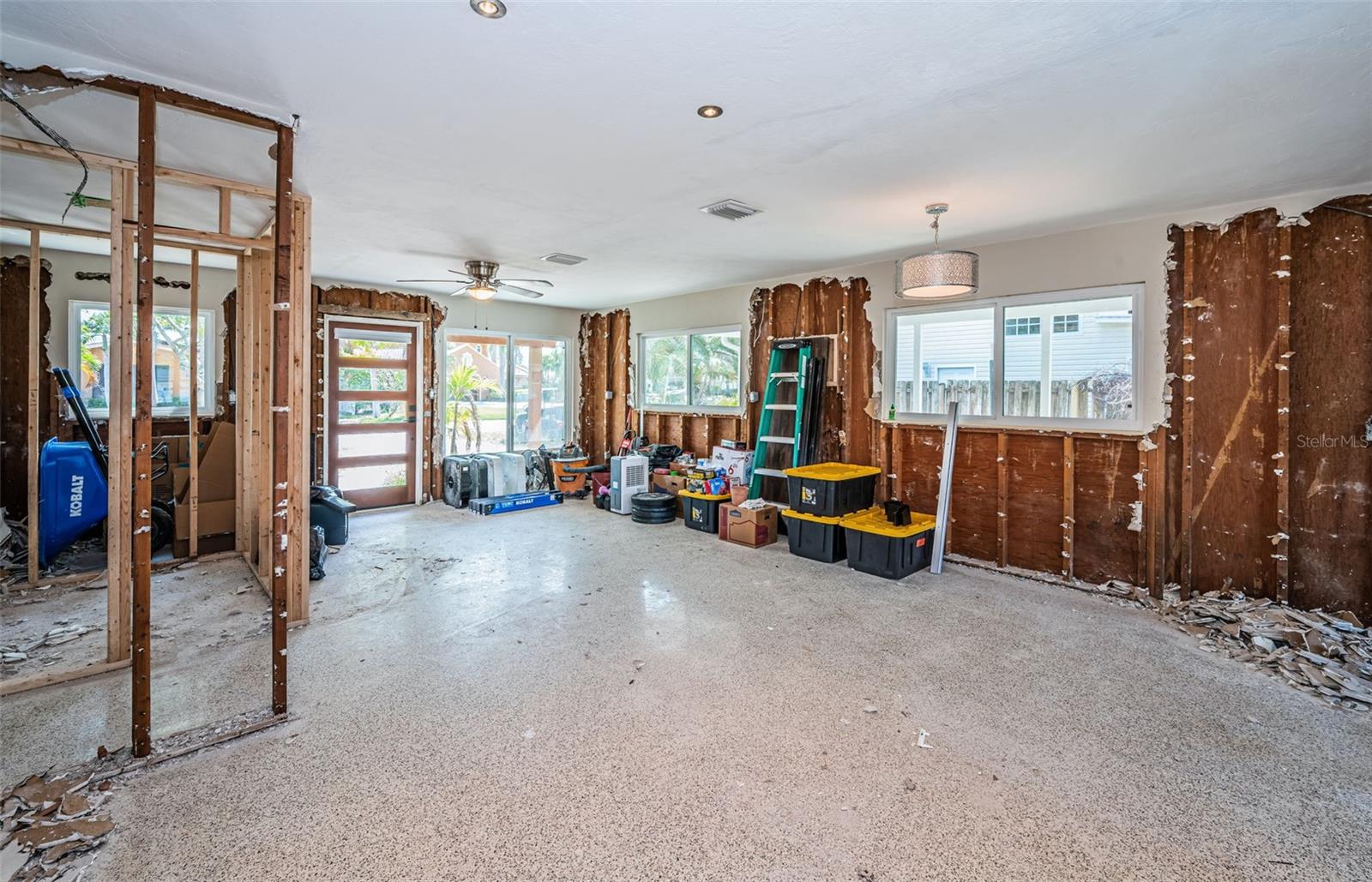 3962 POINSETTIA DR