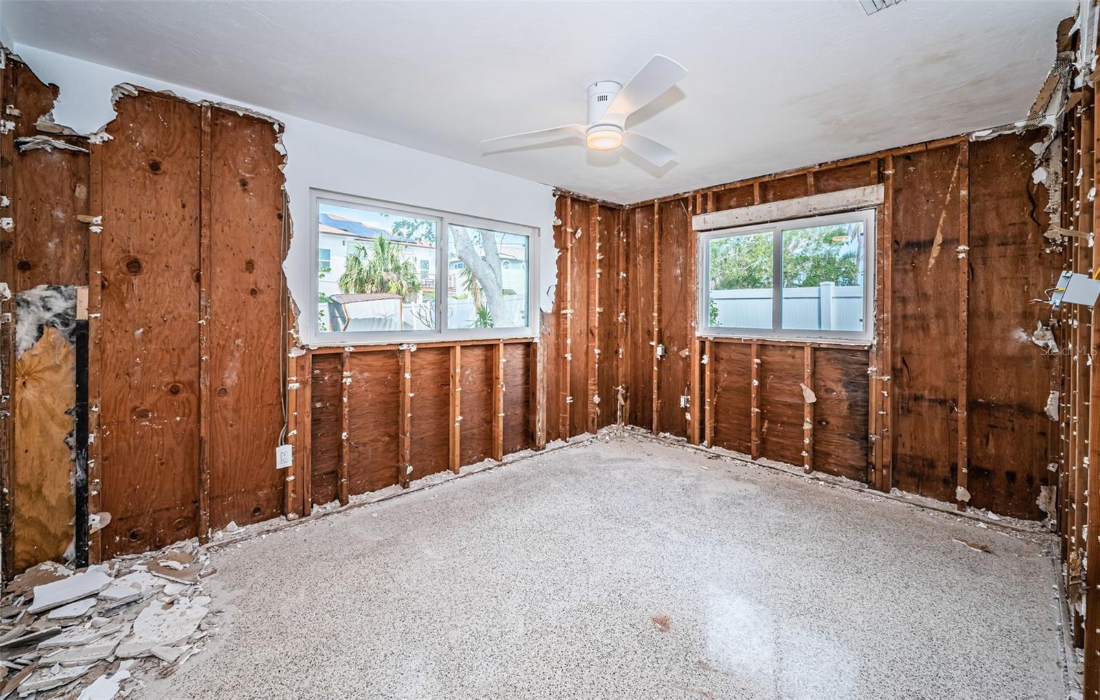 3962 POINSETTIA DR