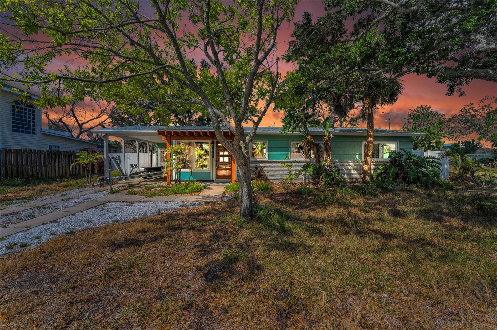 3962 POINSETTIA DR