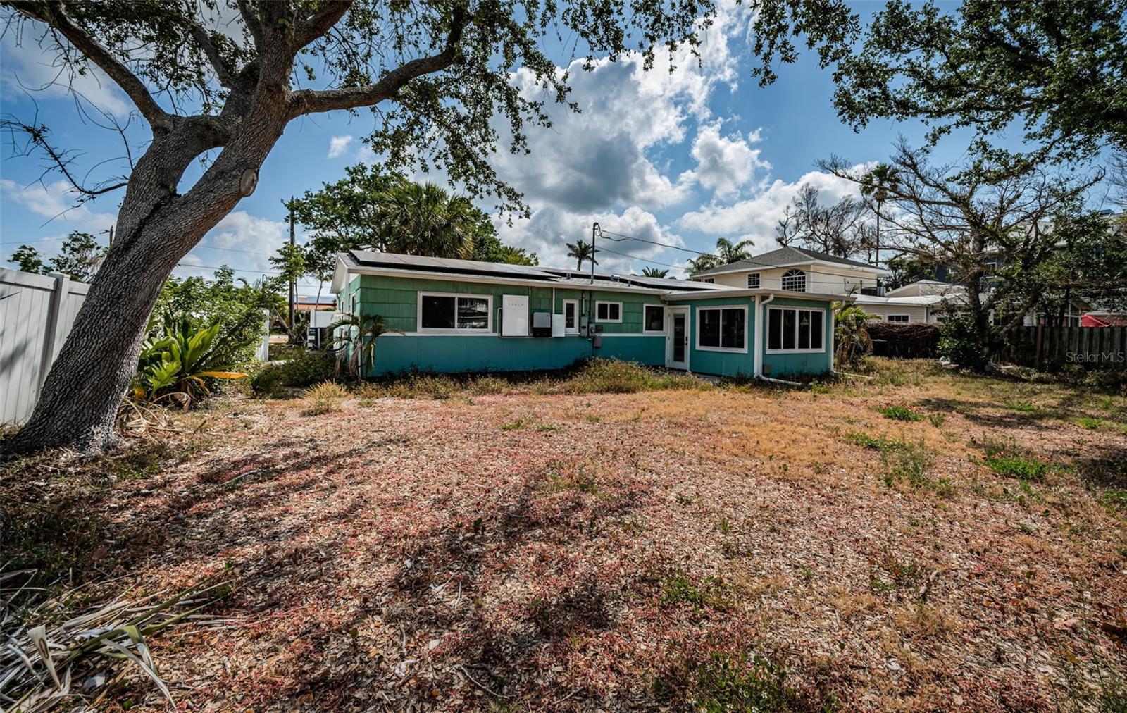 3962 POINSETTIA DR
