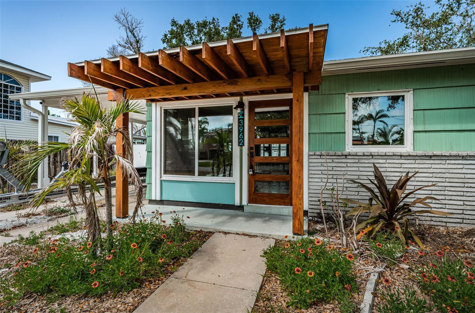 3962 POINSETTIA DR