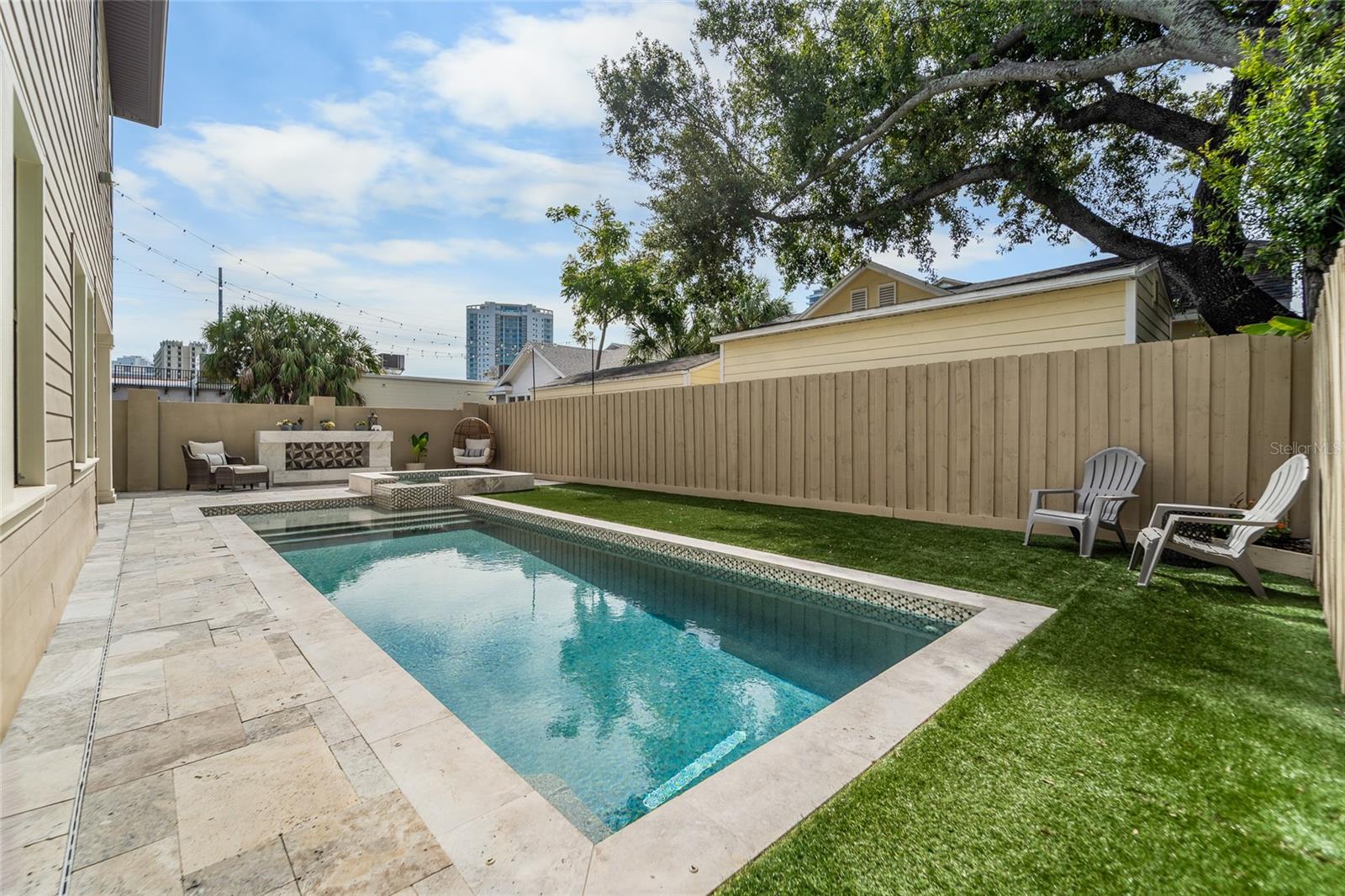 3108 W PALMIRA AVE