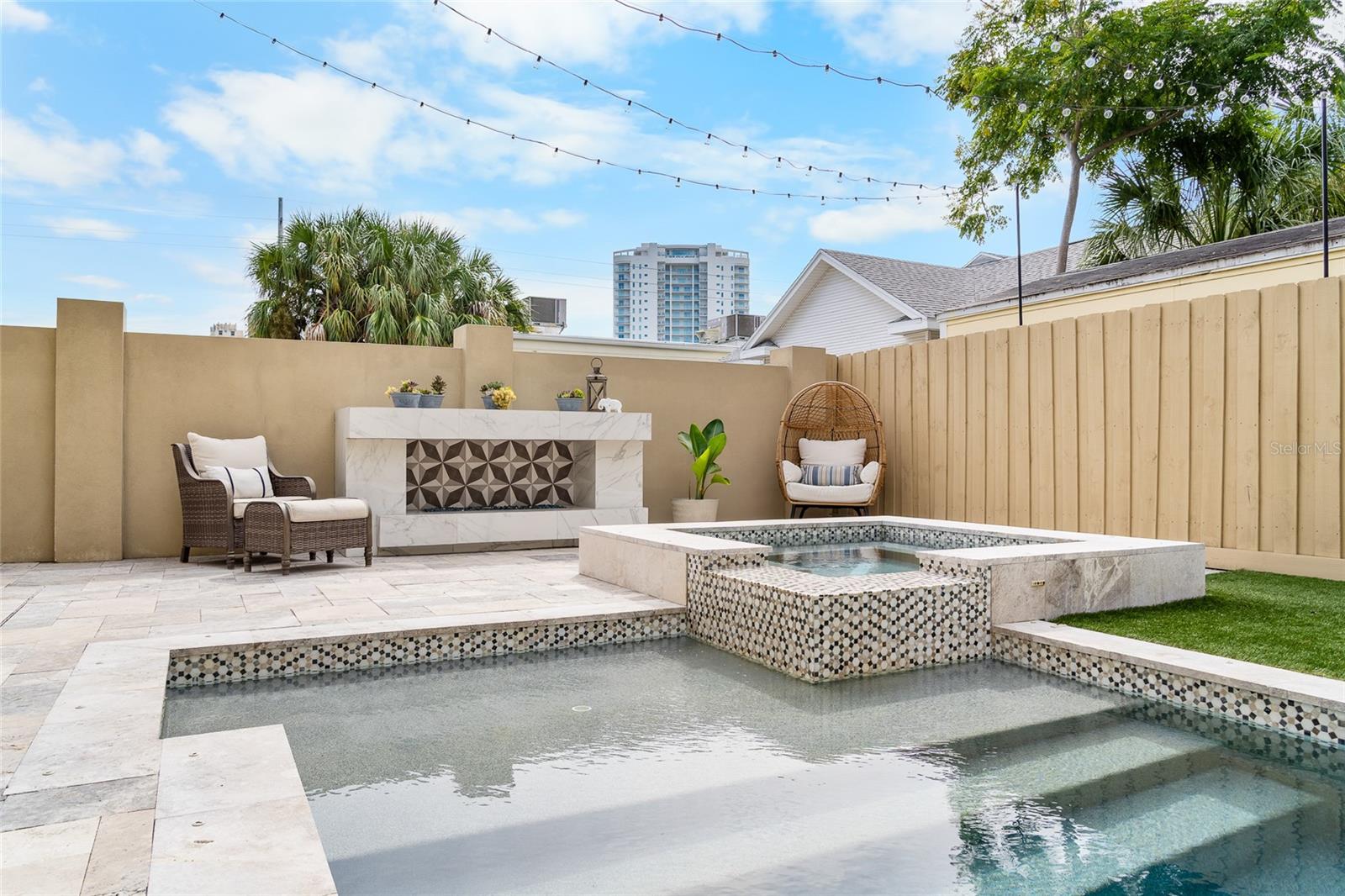 3108 W PALMIRA AVE