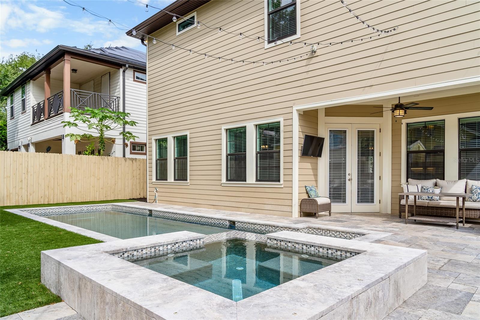 3108 W PALMIRA AVE