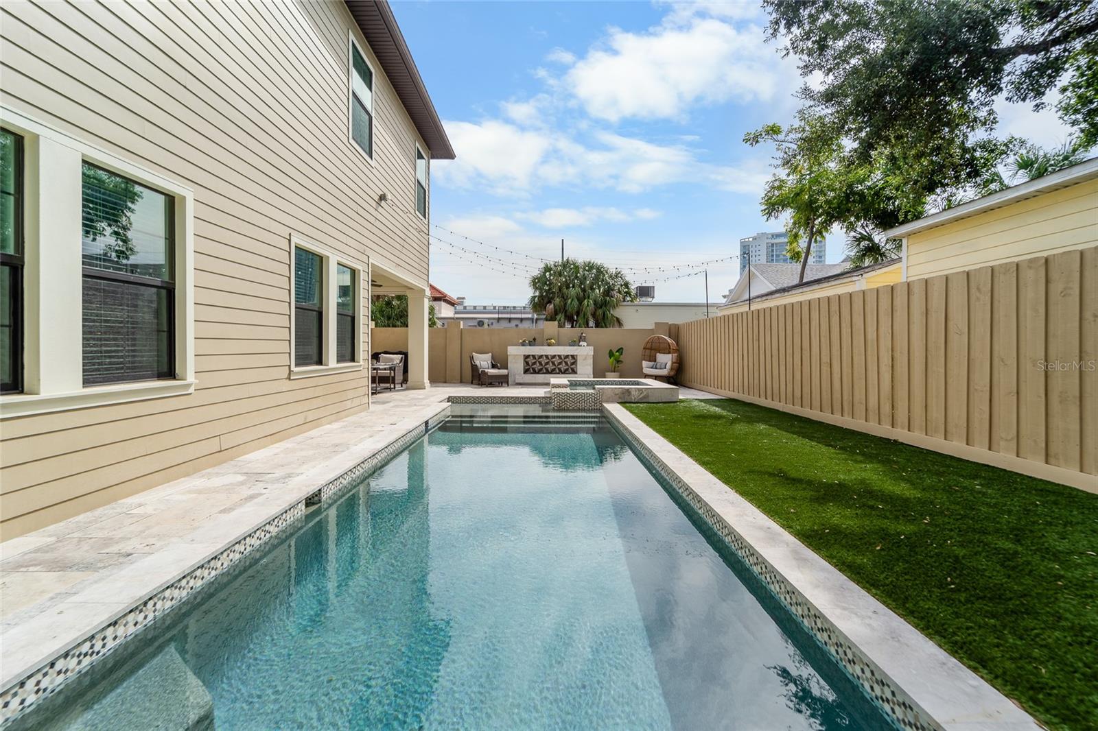 3108 W PALMIRA AVE