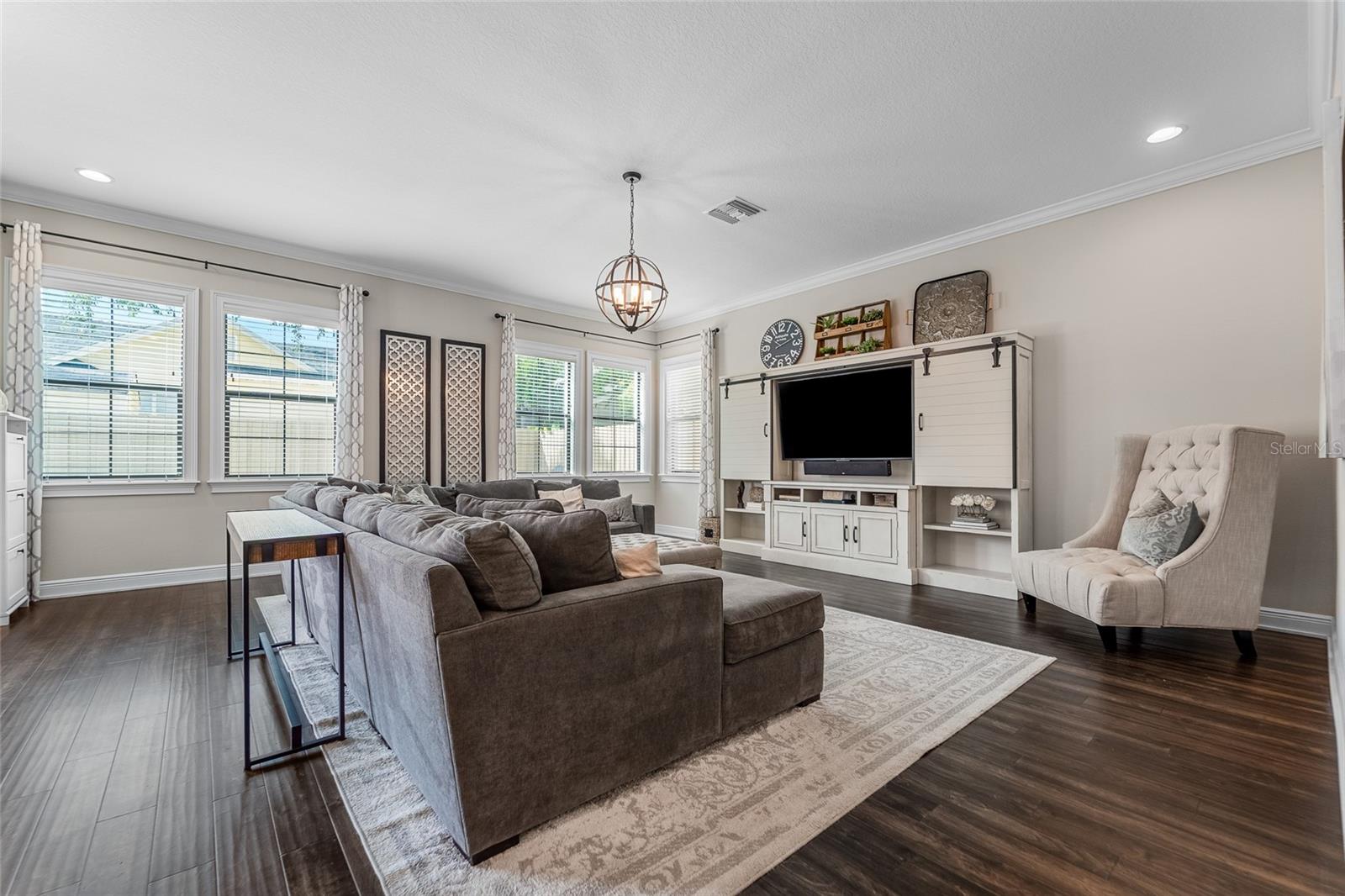 3108 W PALMIRA AVE