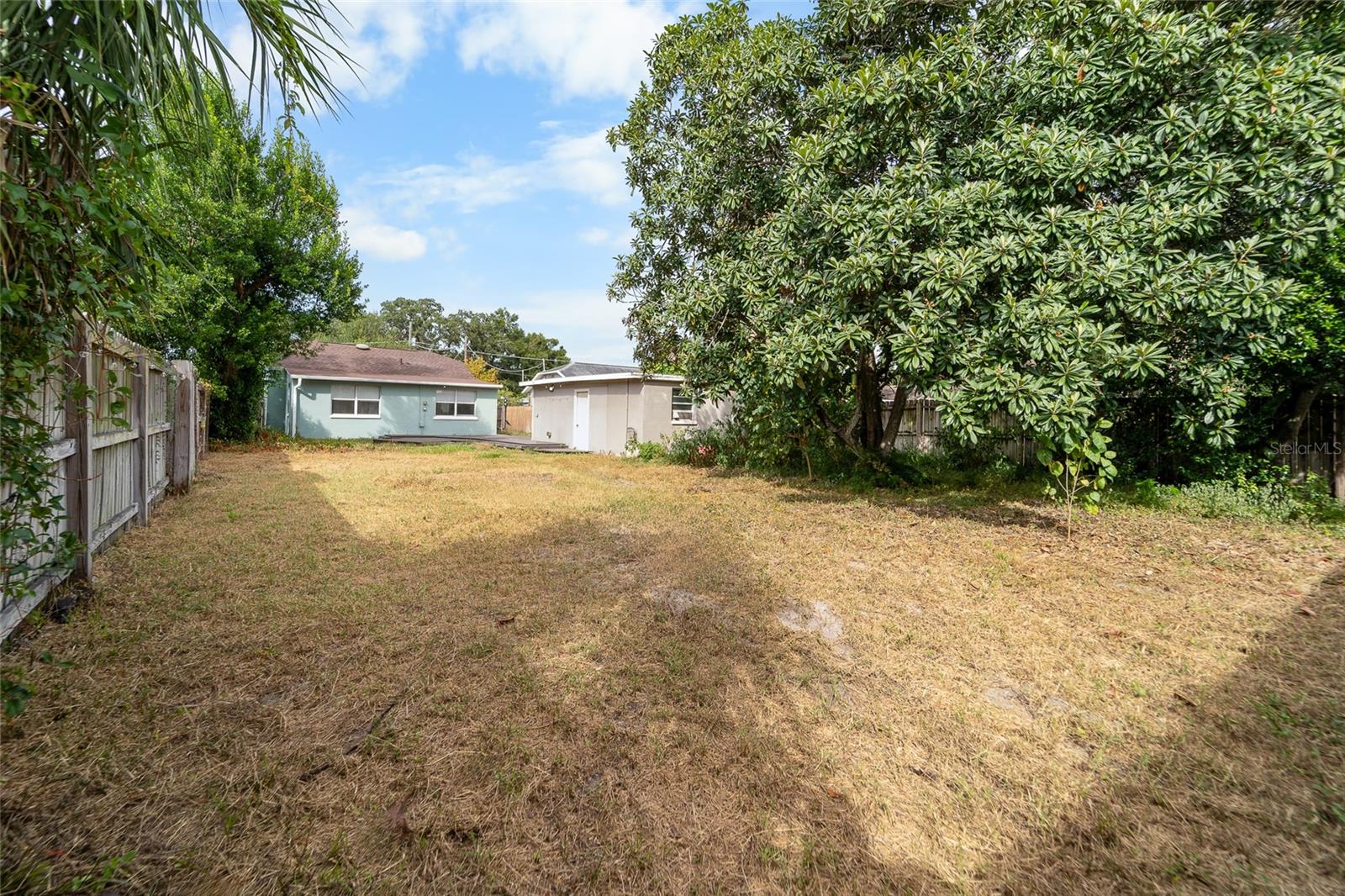 1309 E FRIERSON AVE