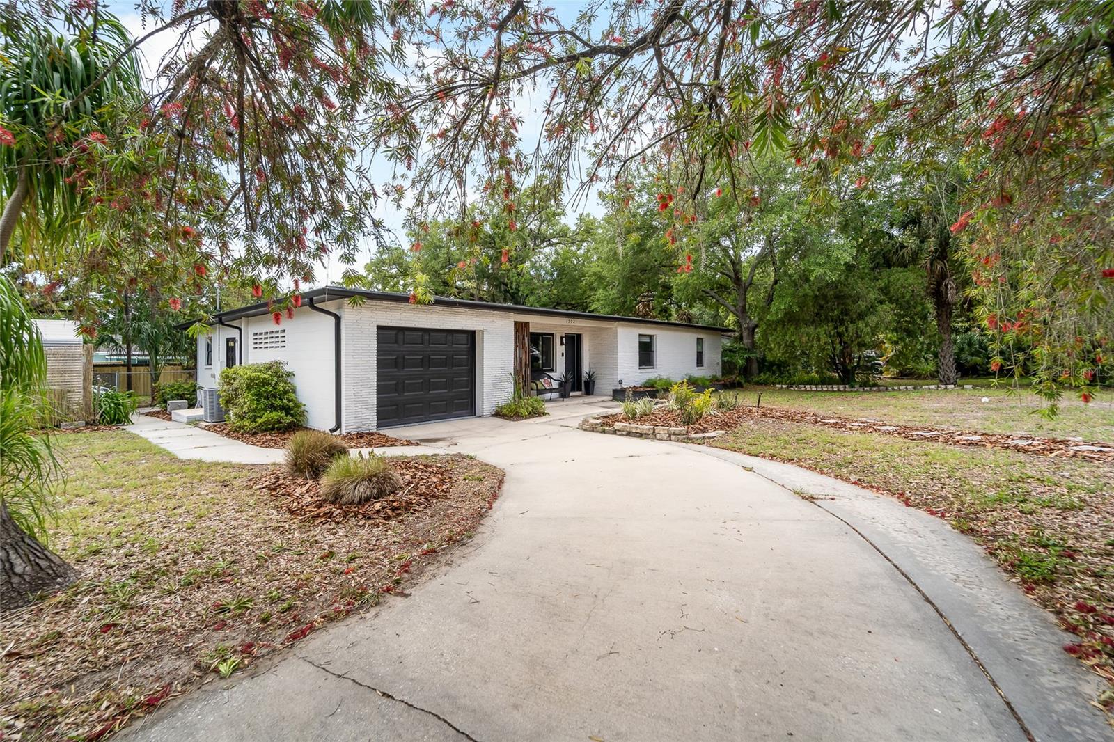 1502 W MEADOWBROOK AVE