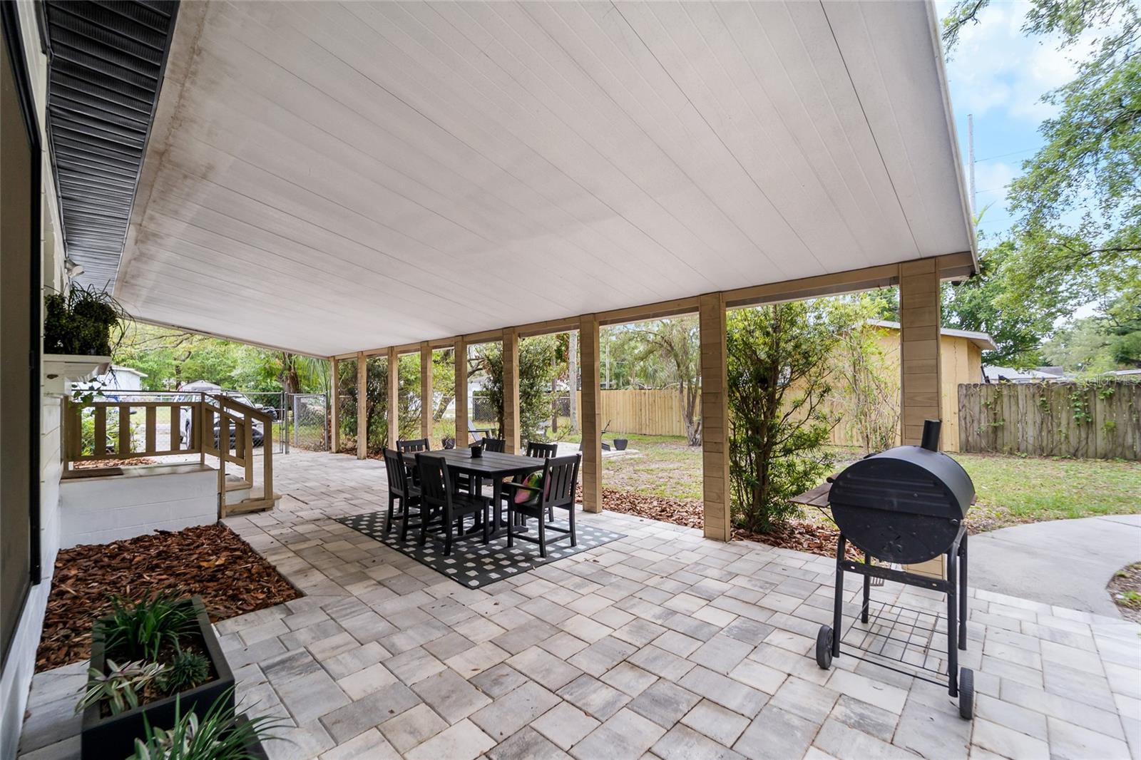 1502 W MEADOWBROOK AVE