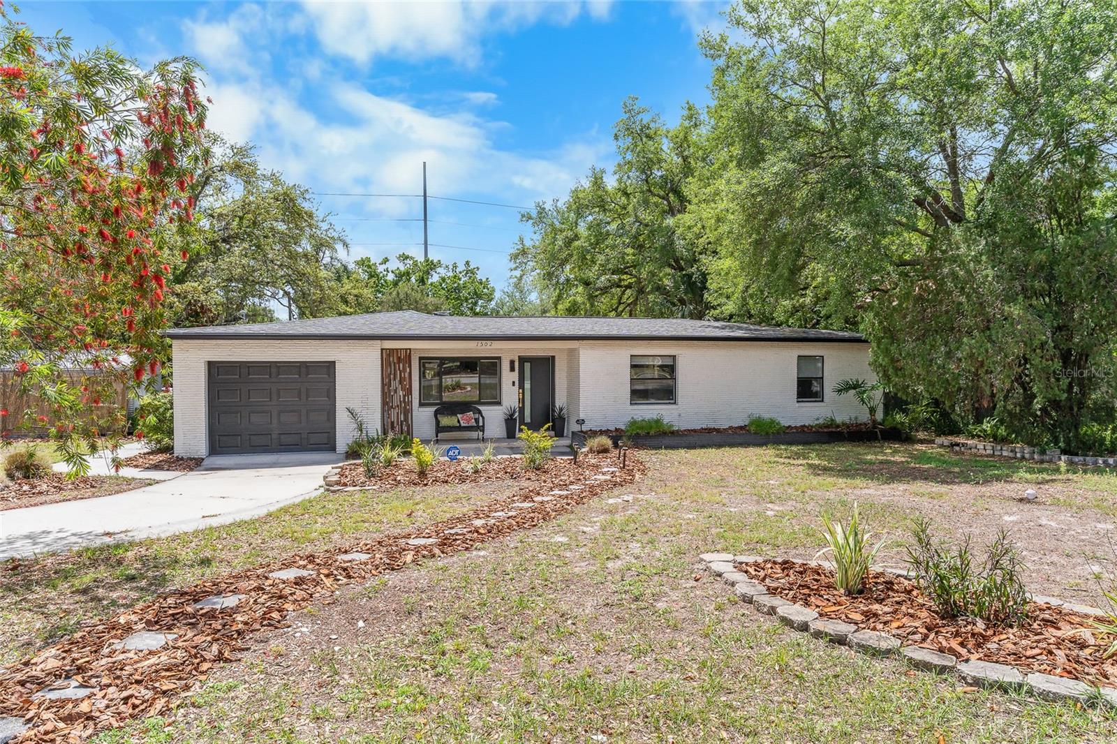 1502 W MEADOWBROOK AVE