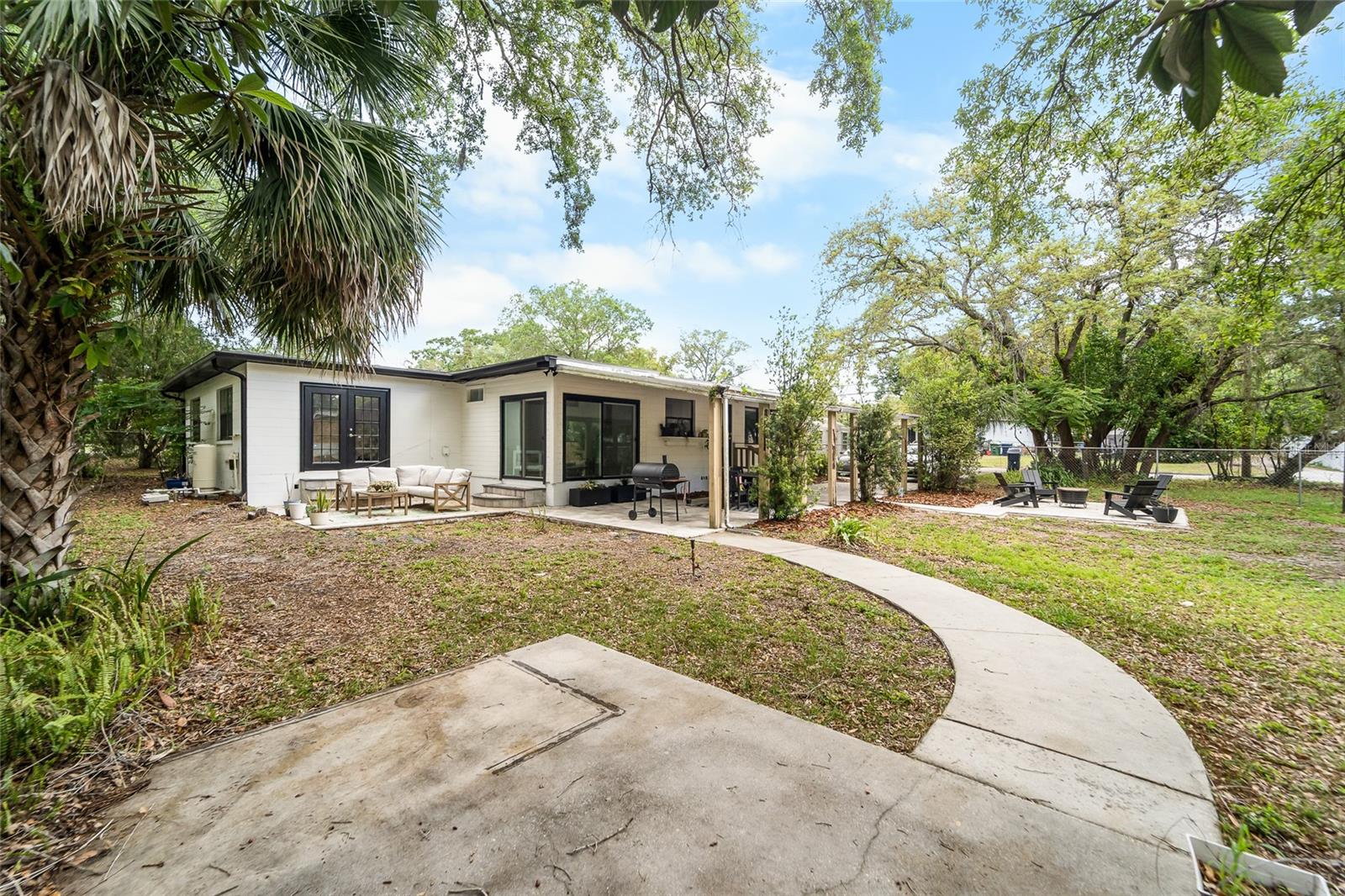 1502 W MEADOWBROOK AVE