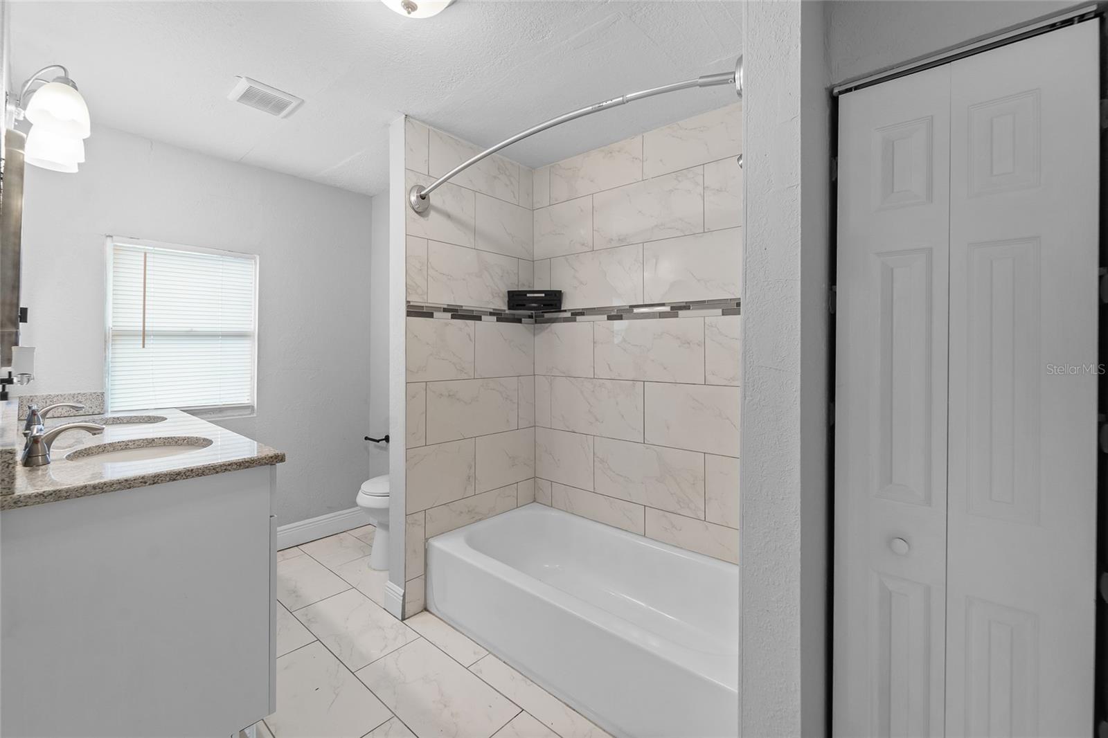 115 W ALLISON CT