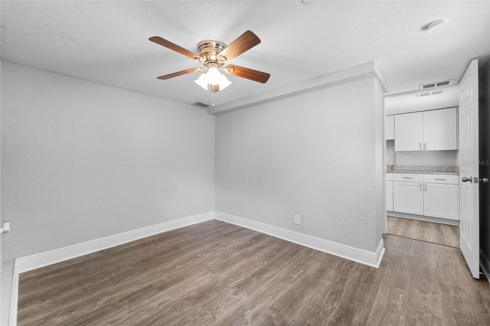 115 W ALLISON CT