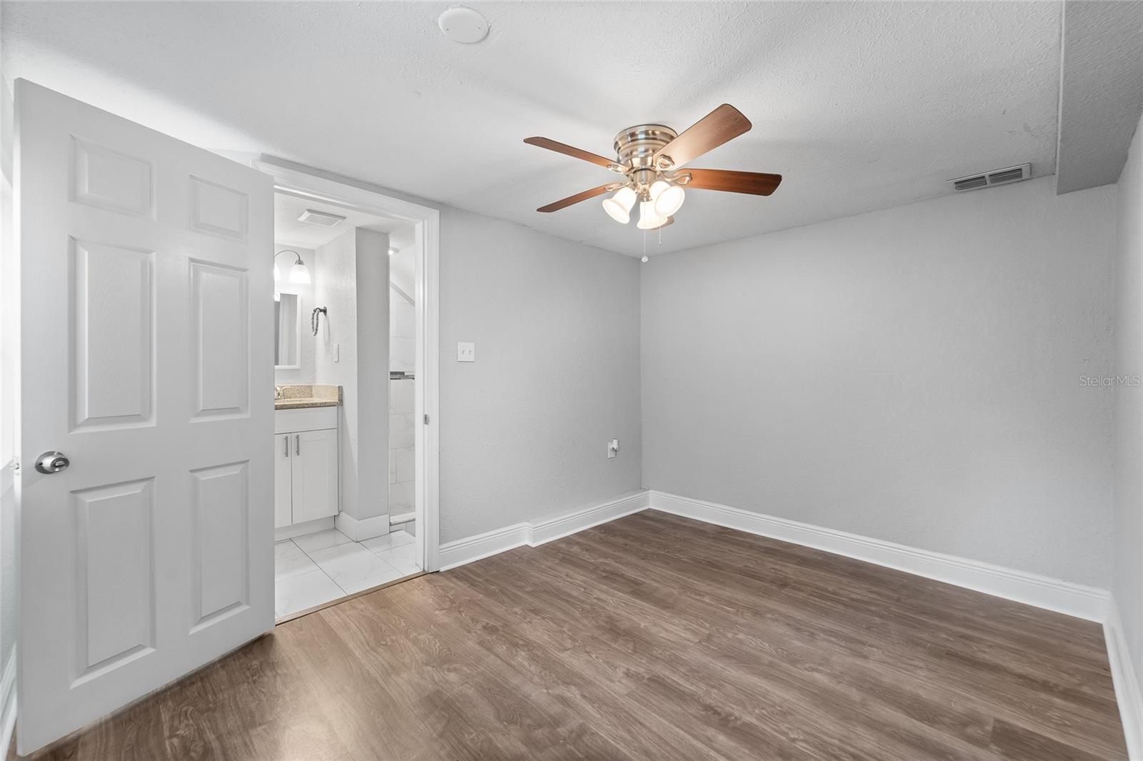 115 W ALLISON CT