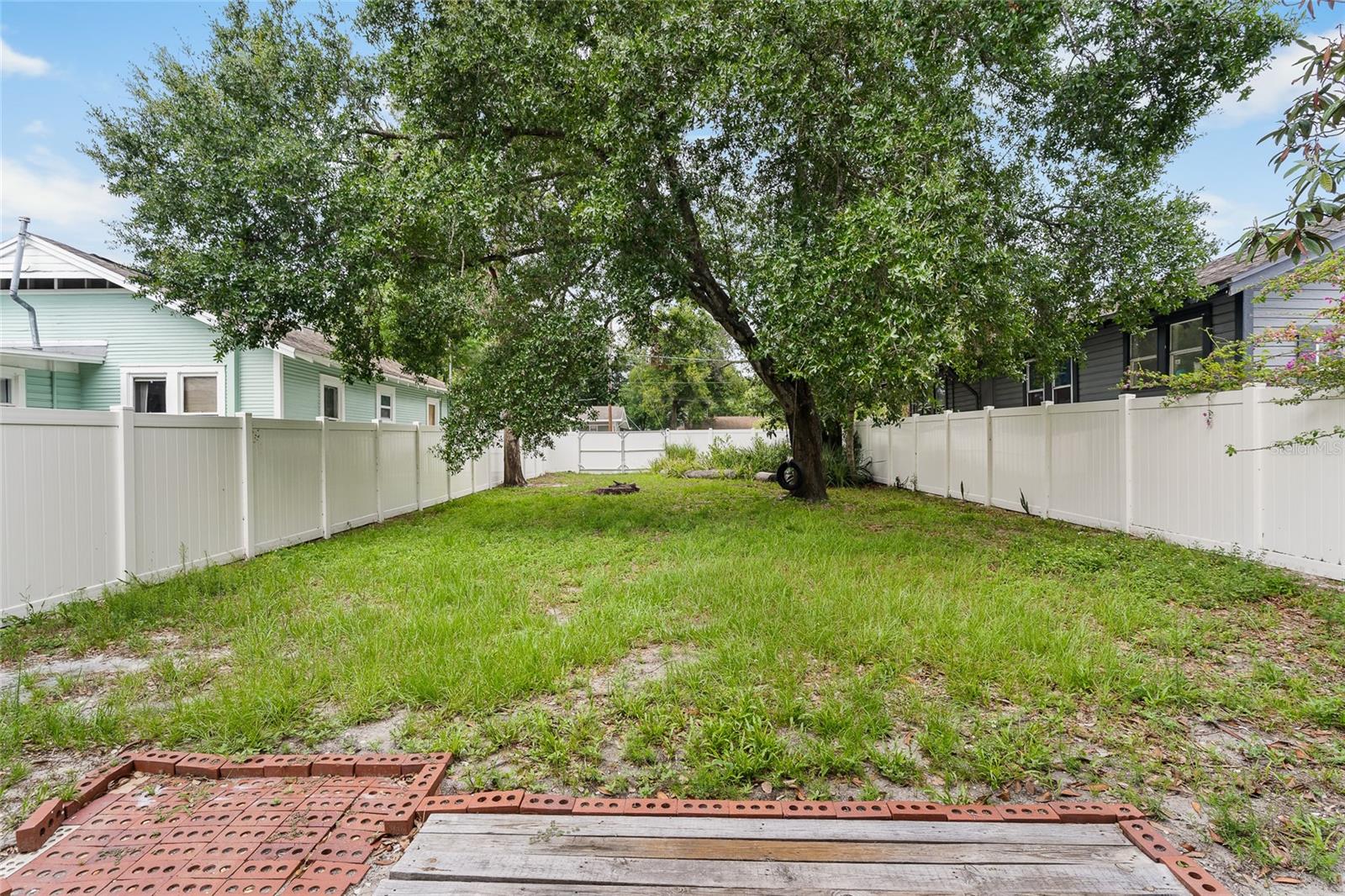 115 W ALLISON CT