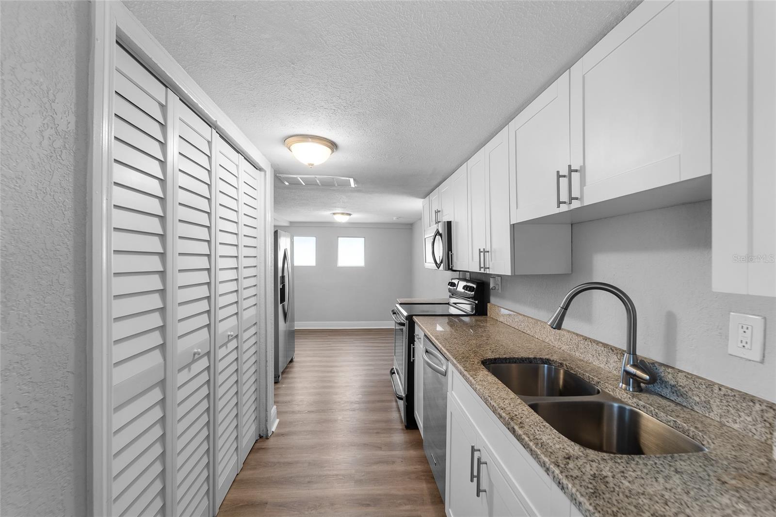 115 W ALLISON CT