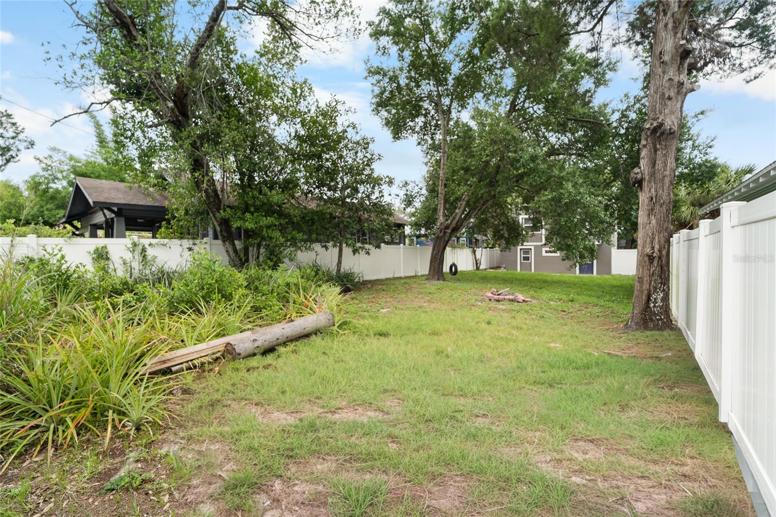 115 W ALLISON CT