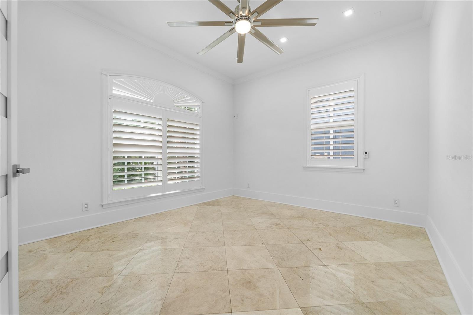 4802 W BEACHWAY DR