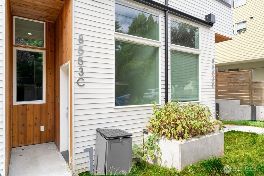 8553 Midvale Avenue N Unit: C