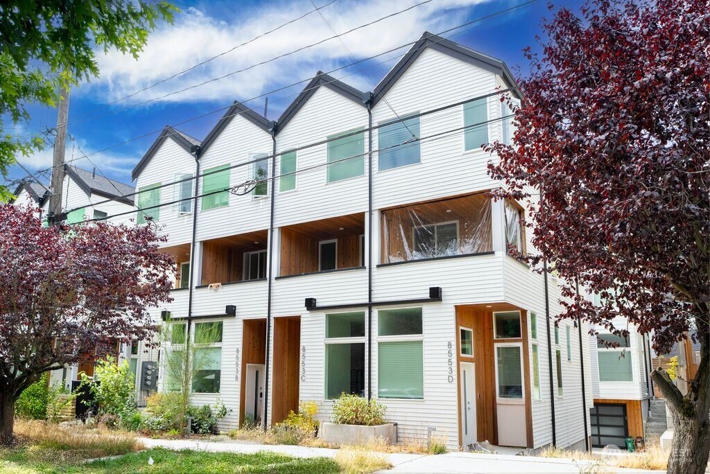 8553 Midvale Avenue N Unit: C