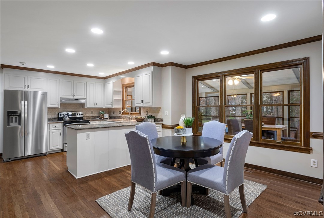 100 Hempstead Way