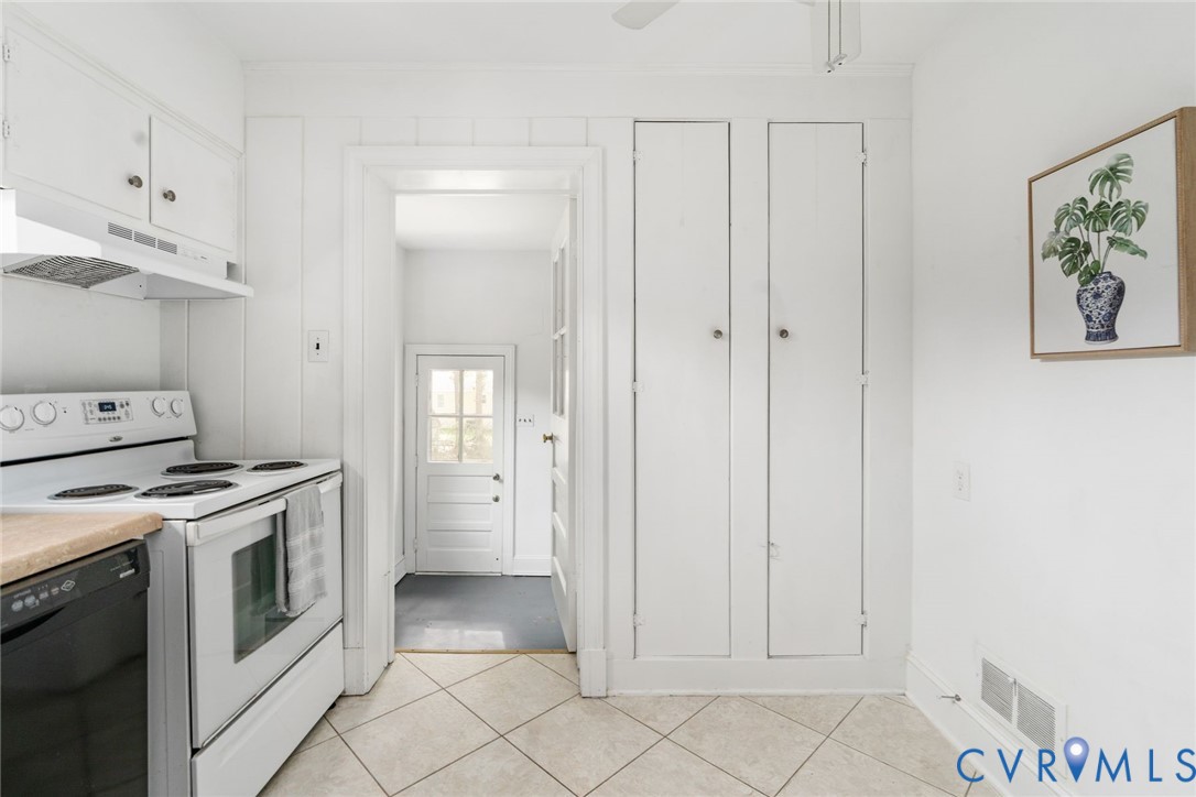 8829 Michaux Ln