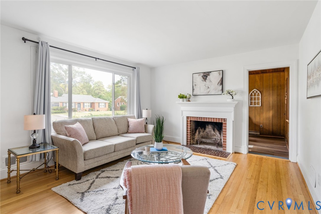 8829 Michaux Ln