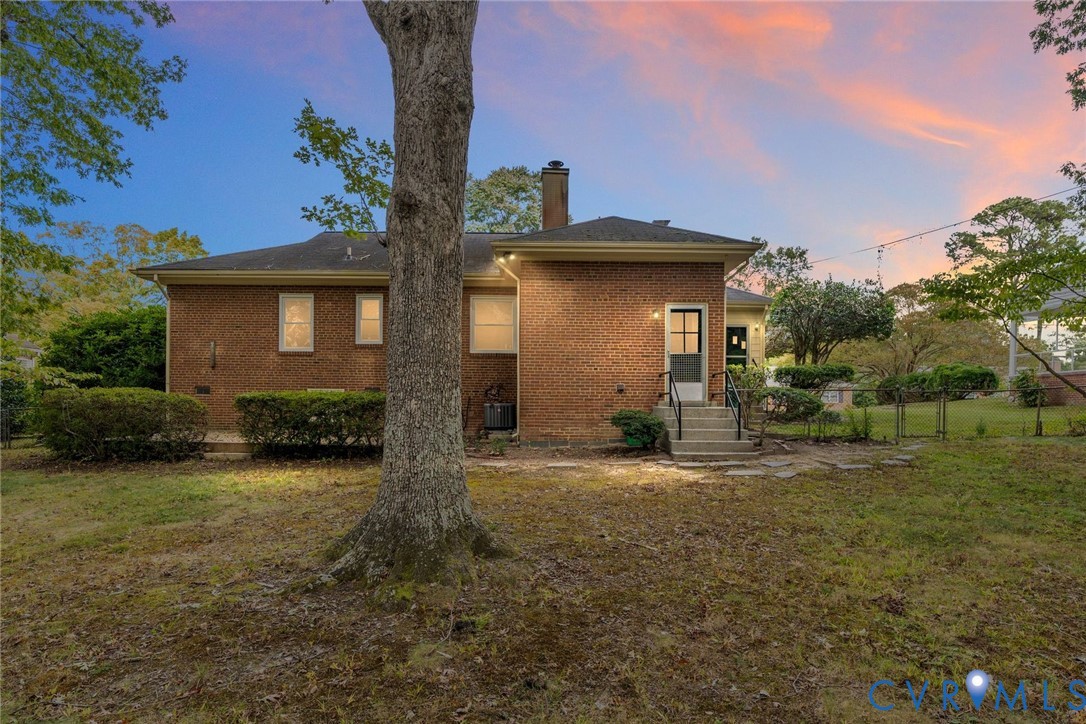 8829 Michaux Ln