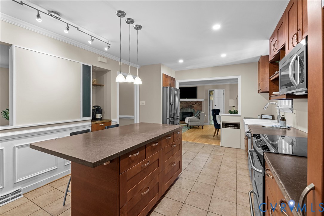 1700 Winding Way